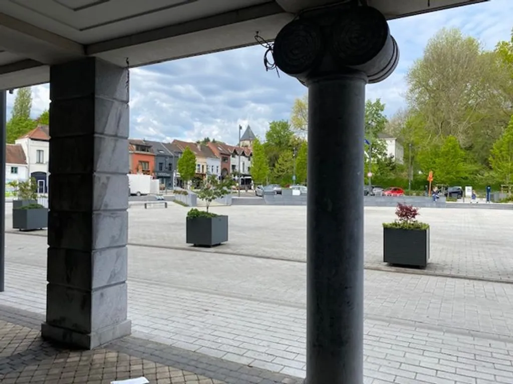 Furnished Apartment with Parking in Saint-Lambert