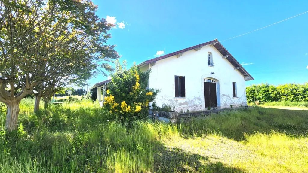 Extérieur - Maison de Caractère à Rénover avec Jardin à Laurede