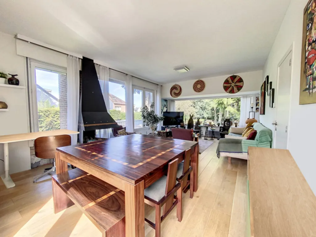 Salle à manger - Maison avec Jardin et Garage dans un Cul-de-Sac Vert