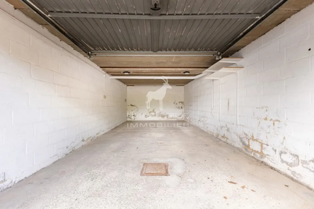 Garage - Appartement 3 chambres avec balcon à Gozée