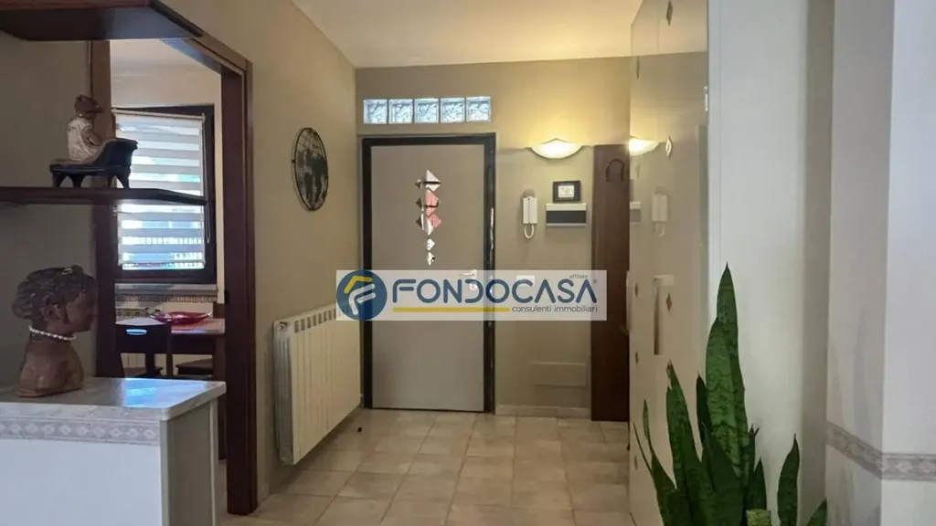 Esik - Terraced Villa with Veranda in Carrara