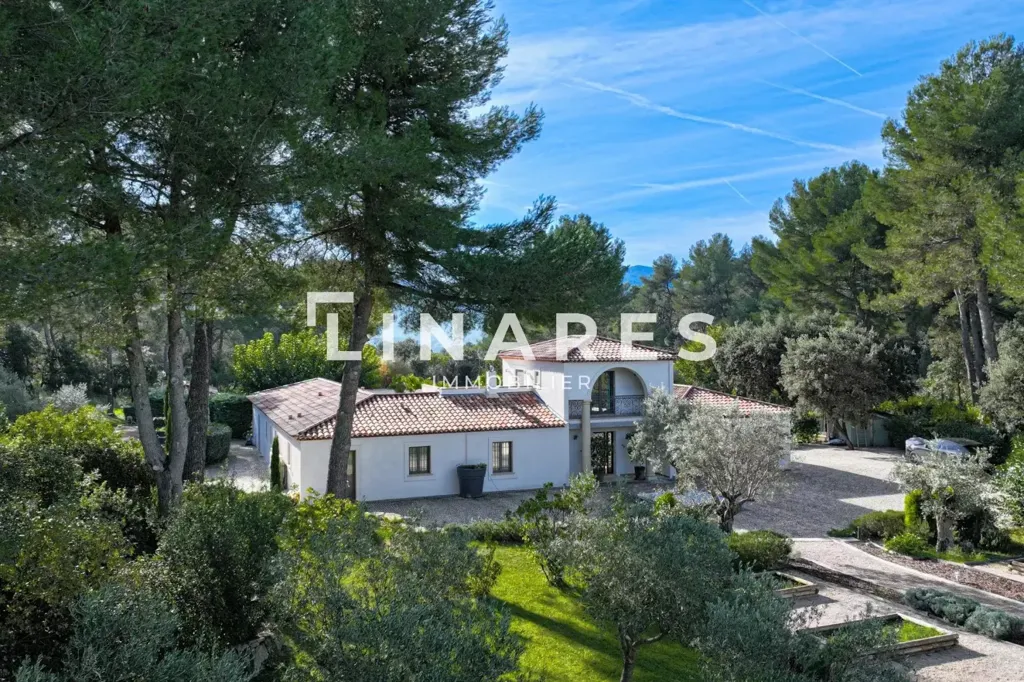 Välivaade - Villa with Pool and 28,000 m² Park in Llinares
