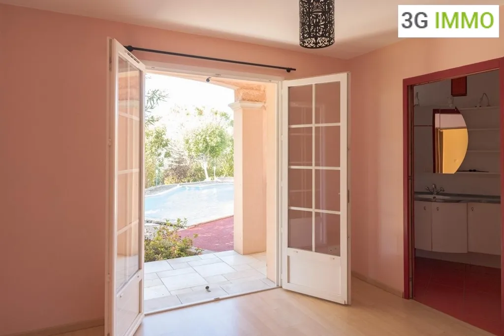 Esik - Contemporary Villa with Pool in Quiet Setting