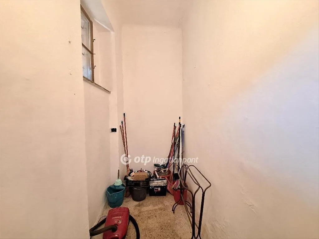 Lavanderia - Renovatable Apartment with Lift in Budapest IX