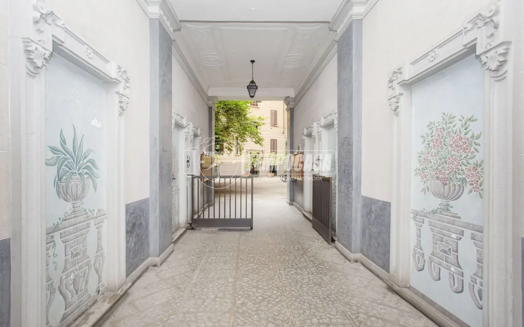 Ingresso - Three-Bedroom Apartment in Historic Building, Milan