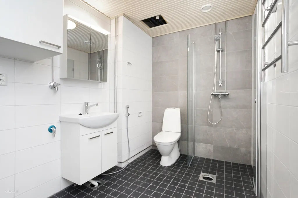 Vannitoad - Modern Flat with Balcony in Vermonniitty, Espoo