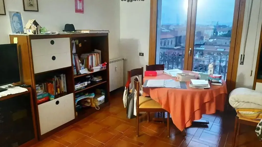 Salle à manger - Apartment with Terraces in Prato, Sacrocuore