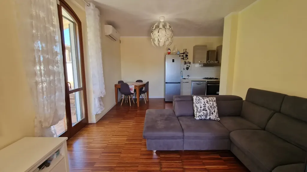 Séjour - Quadrilocale with Private Garden in Sarzana