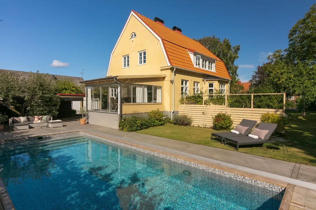 Bassein - 1920s Villa with Pool in Skåne