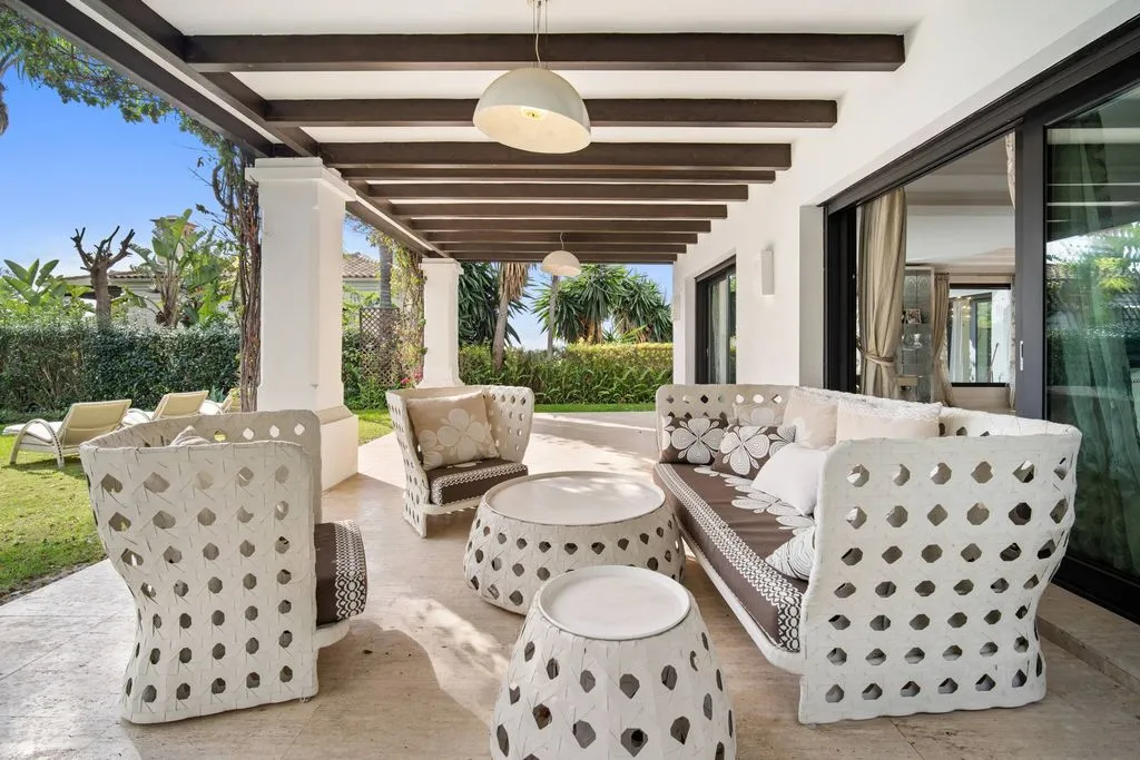 Terrasse - Luxury Villa with Communal Pools in Marbella