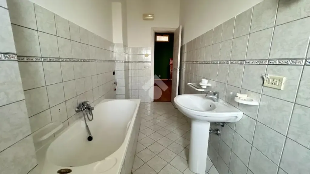 Bathrooms - Four-Bedroom Apartment with Sea View in Agrigento