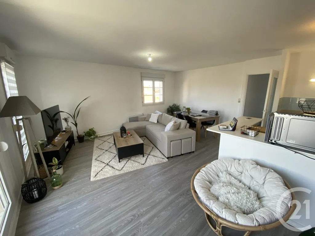 Living Room - 3-Piece Flat with Balcony in Le Mans
