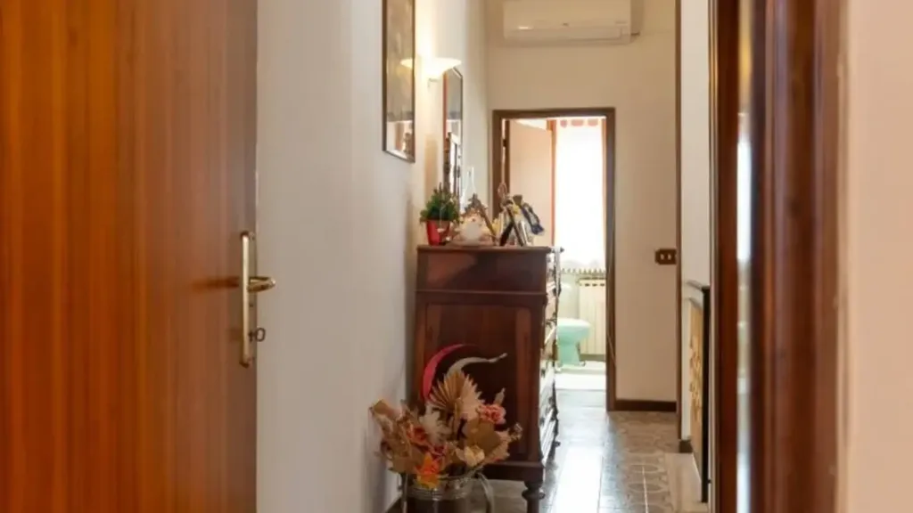 Entrée - Bifamiliar Villa with Garden in Massa Finalese