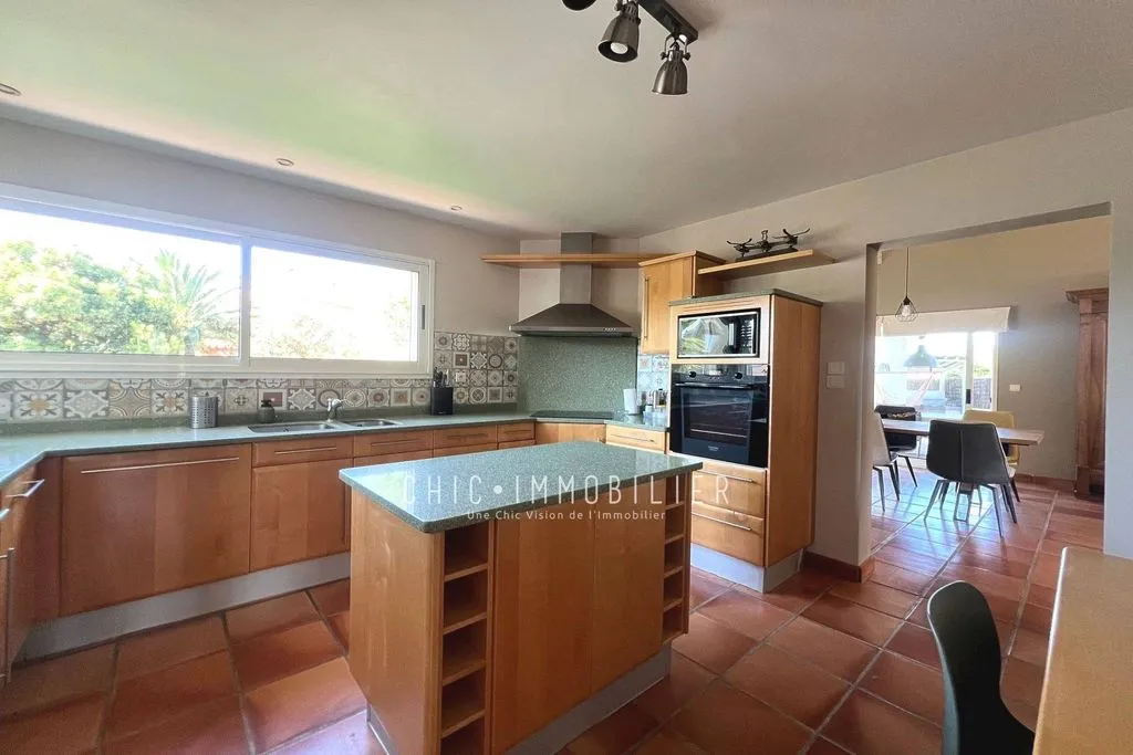 Cuisine - Villa Luxueuse avec Vue Montagne à Argelès-sur-Mer