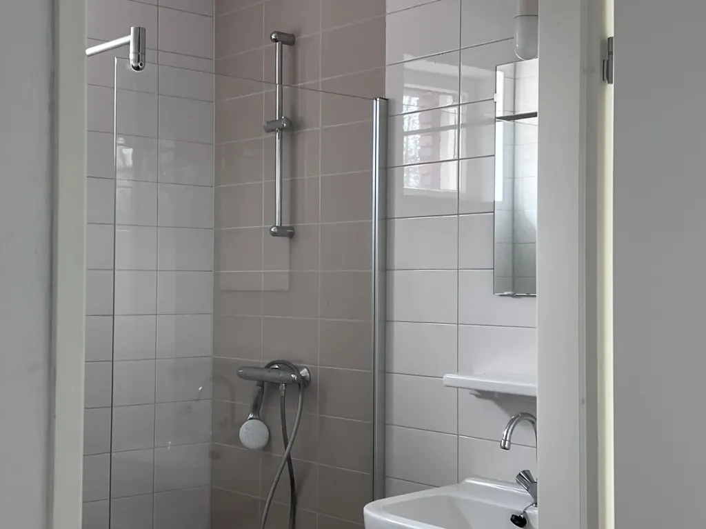 Salles de bain - Studio with Ground Floor Access in Groningen