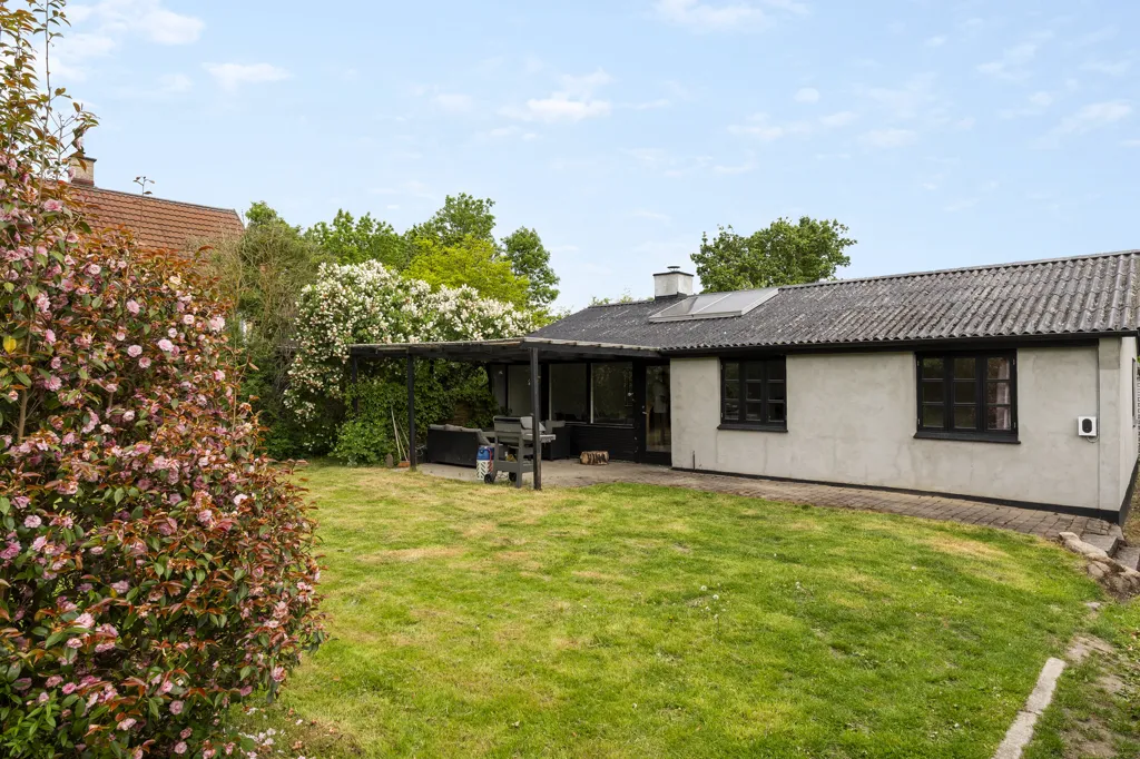 Garden - Fenced Detached Villa in Bagsværd
