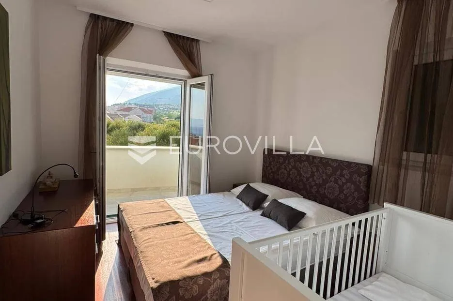 Chambres - Luxury Penthouse with Plot in Bol Town Centre