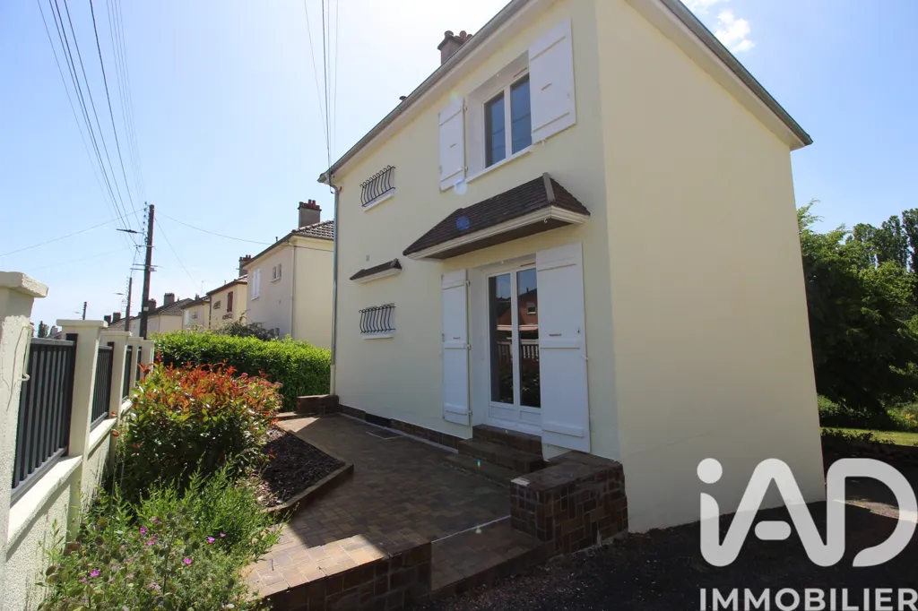 Extérieur - Maison avec Jardin Arboré et Balcon à Proximité