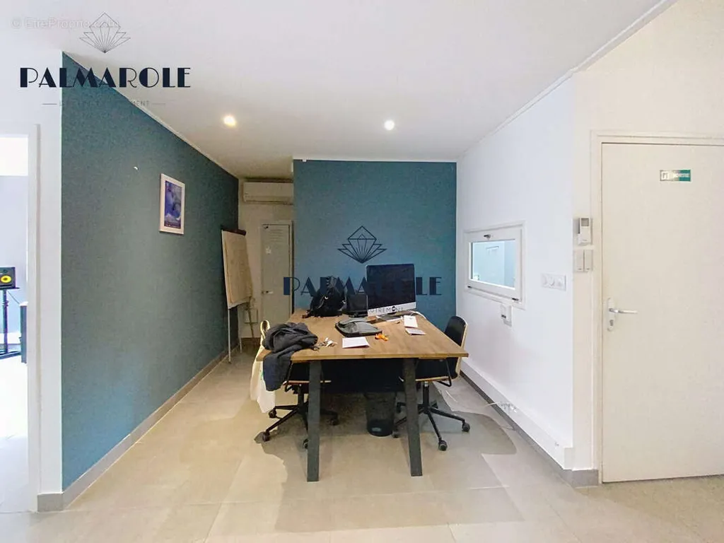 Kabinet - Multi-Purpose Building with Terrace in Perpignan