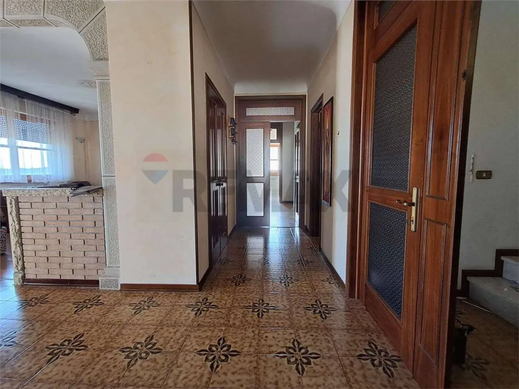 Esik - Villa with Terrace in Serravalle