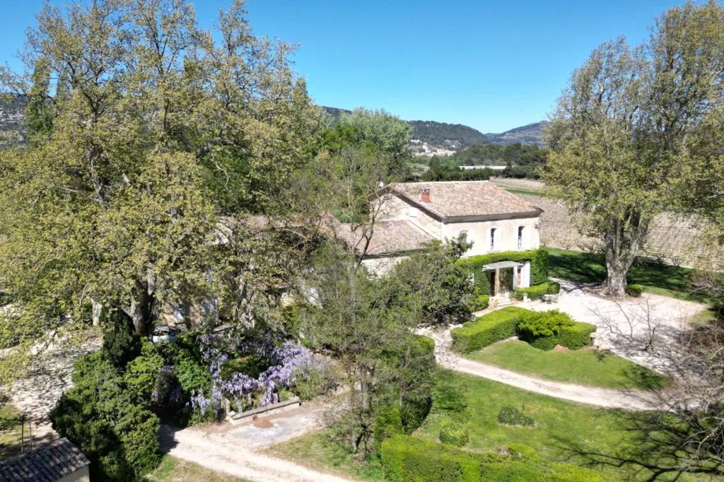 Vue aérienne - Maison historique avec vignoble à Beaumes-de-Venise