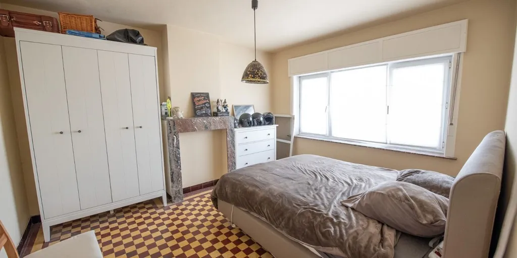 Chambres - Maison à Rénover avec Jardin à Waregem