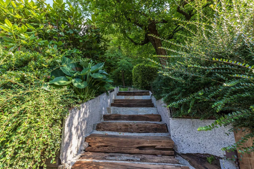 Garden - Single-Storey Villa with Garden in Marchirolo