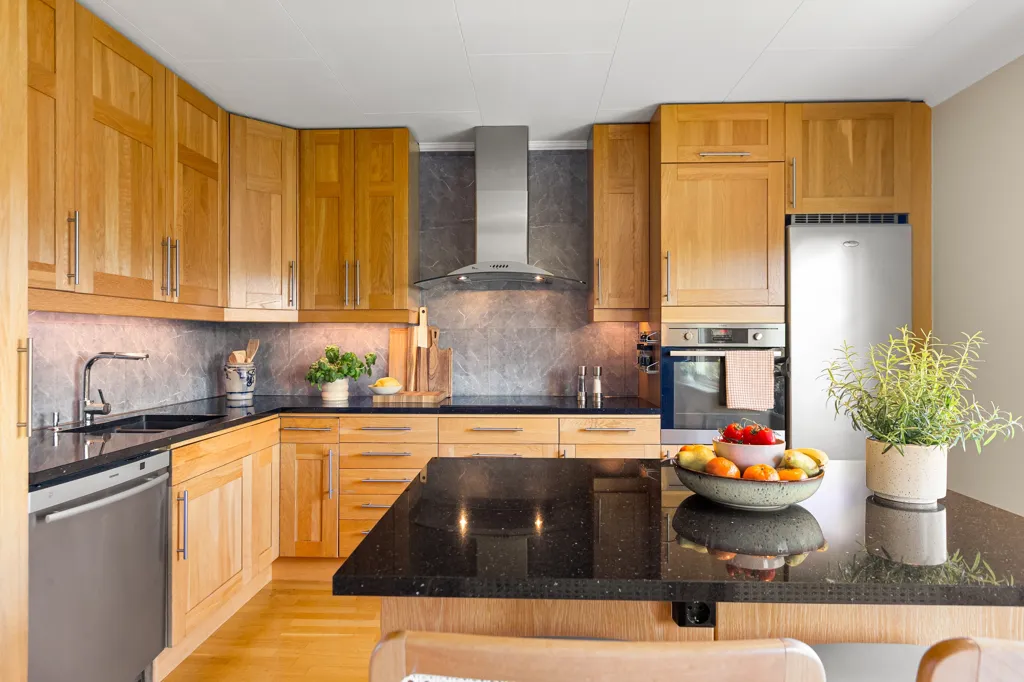 Kitchen - Spacious Terraced House with Terrace in Quiet Area