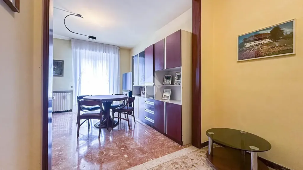 Salle à manger - Three-Bedroom Apartment with Balcony in Carpi