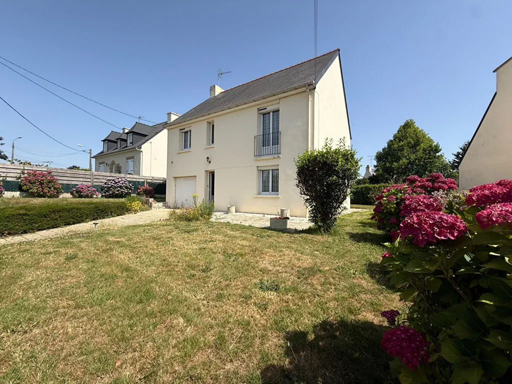 Esterno - Charming 4-Bedroom House with Garden in Central Location