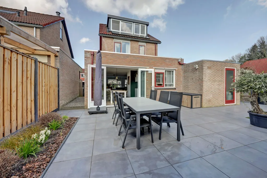 Terrass - Detached House with Garden in De Landmaten