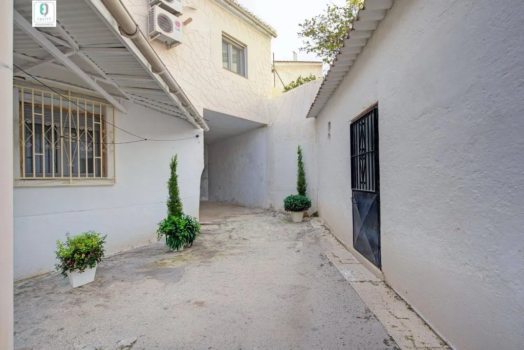 Aed - 9-Room House with Multiple Units in Granada