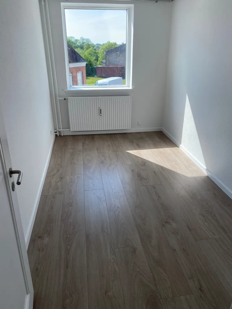Pièces - Spacious 4-Room Apartment with Balcony in Horsens