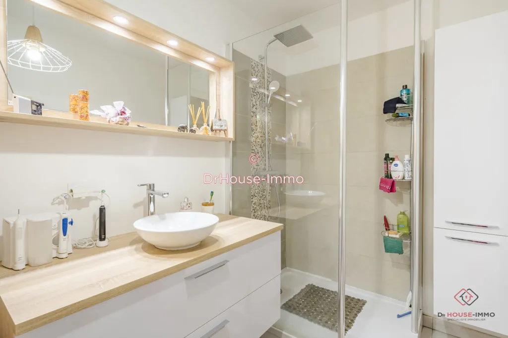 Bathrooms - 3-Piece Flat Near RER A and City Centre