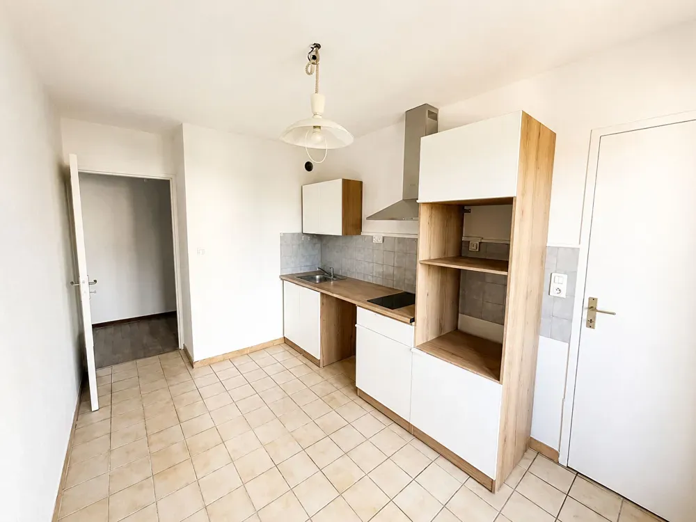 Cucina - Renovated 2-Bed Flat with Balcony in Montauban