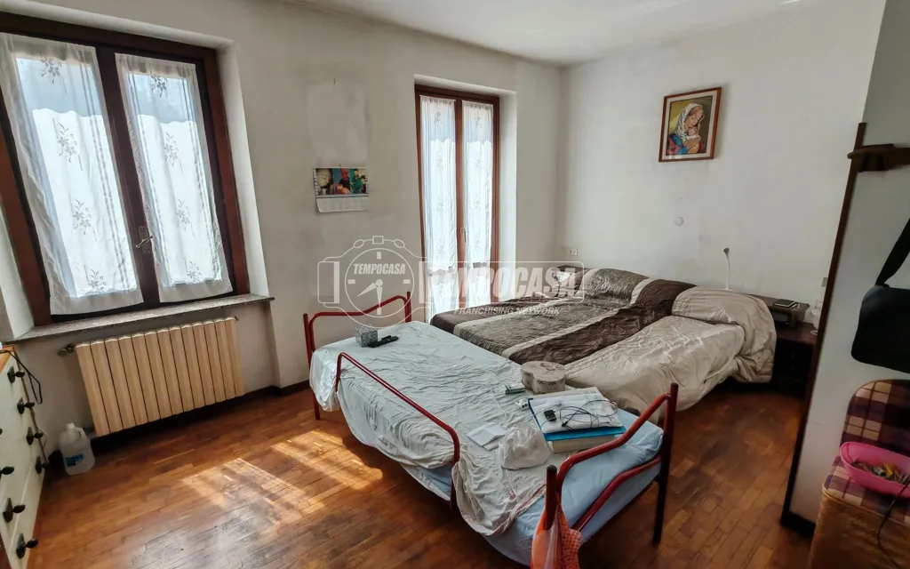 Bedrooms - Spacious Trilocale with Balcony in Rovellasca