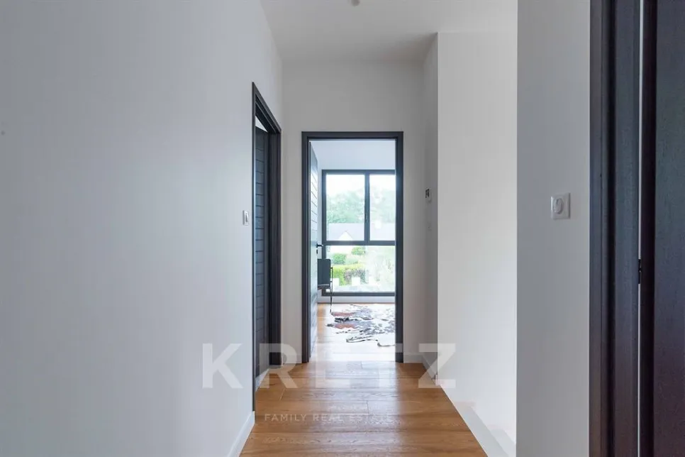 Esik - Contemporary House with Pool near Golf Course