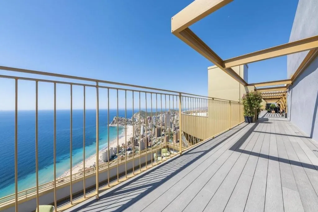 balcony