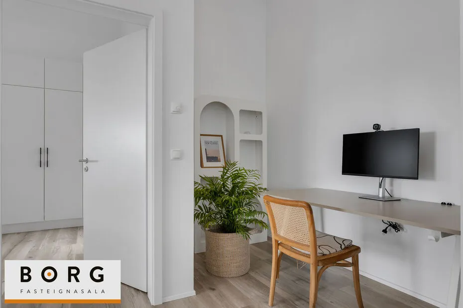 Bureau - Penthouse with Large Balcony in Kópavogur
