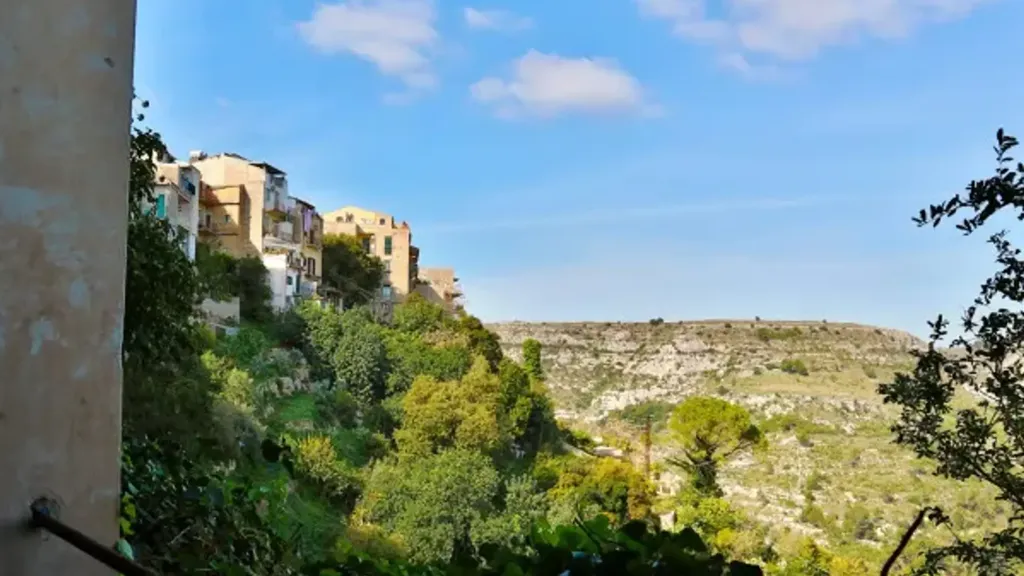 Rõdu - Multi-level Terraced House in Ragusa Centre