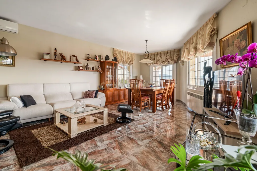 Living Room - Independent House with Montserrat Views in Abrera