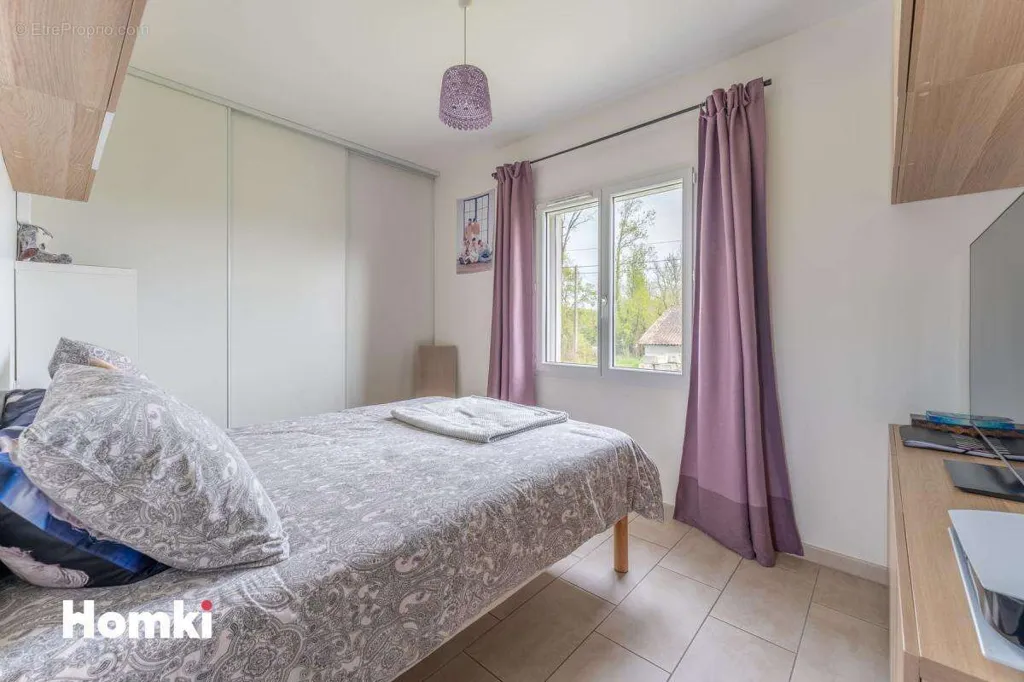 Bedrooms - Contemporary Villa with Garden in Vayres