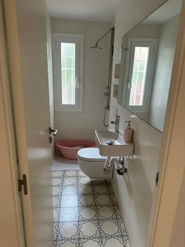 Salles de bain - Ground Floor Flat with Garden in Ribes Roges