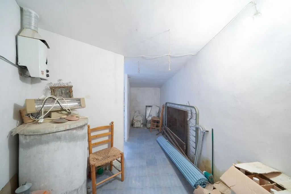 Lavanderia - Rural House with Potential in Fortuna
