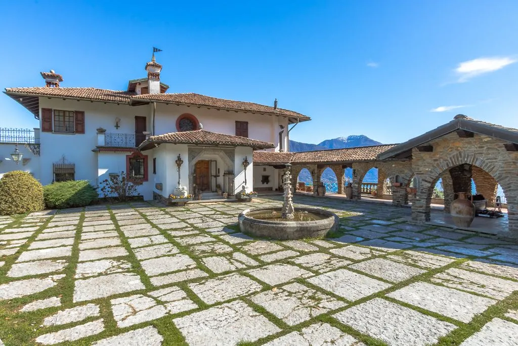 Terrasse - Luxury Villa with Lake View in Dongo
