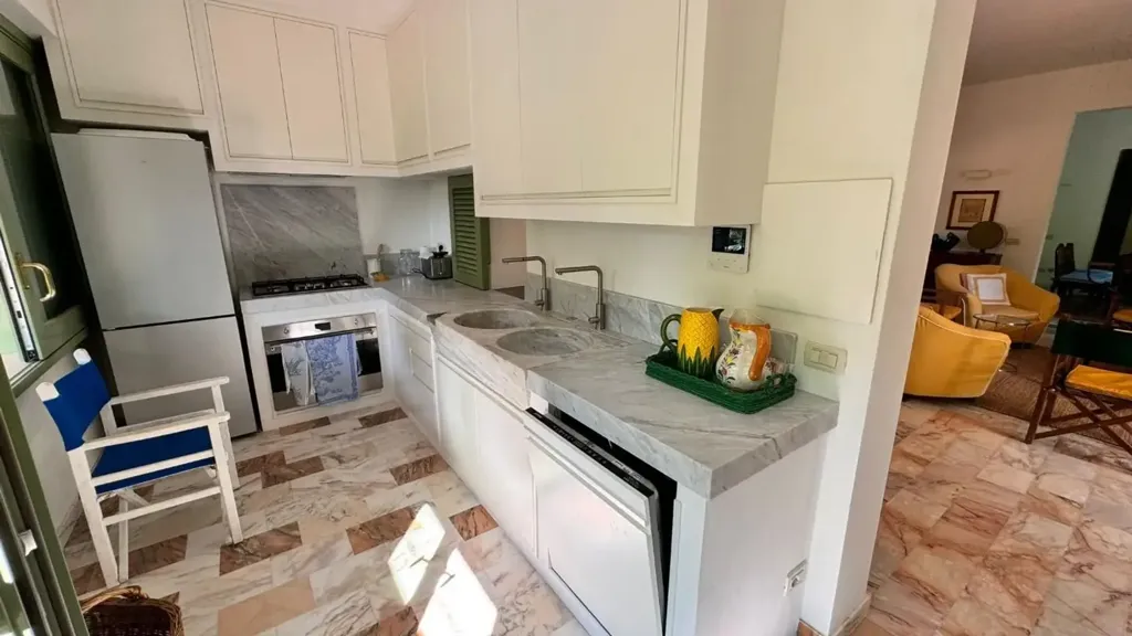 Cuisine - Villa with Garden in Poveromo, Massa