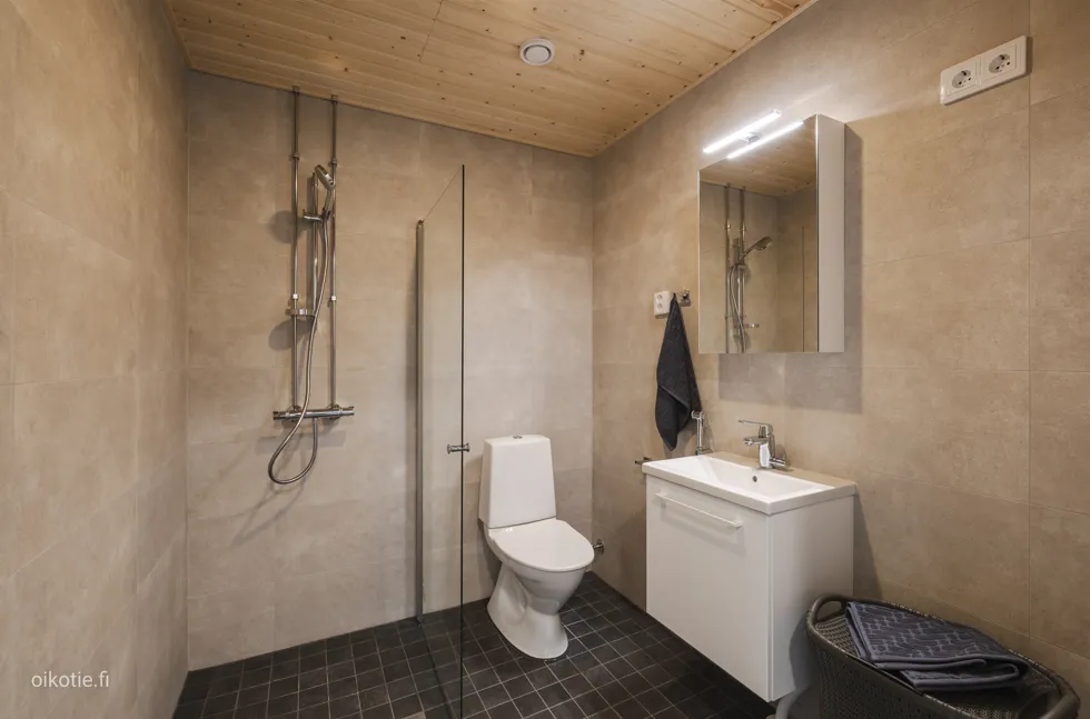 Salles de bain - Modern Studio with Garden in Vantaa