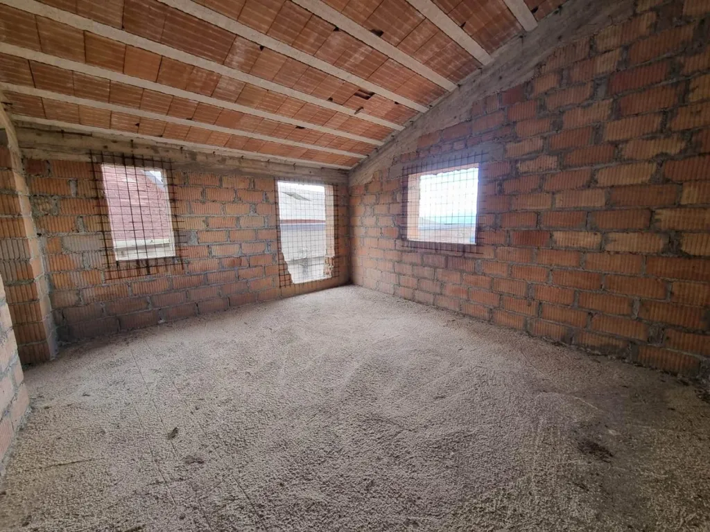 Toad - Twin Apartments with Potential in Montefusco
