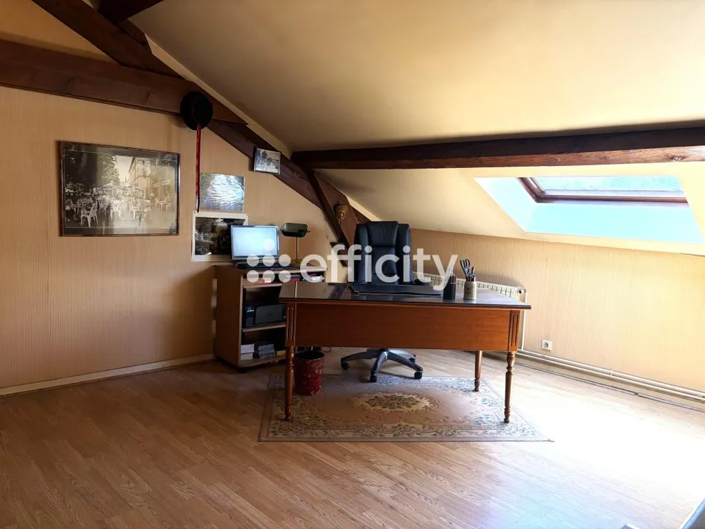 Pièces - Maison avec Piscine à Jassans-Riottier