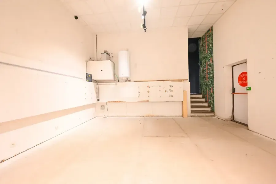 Pièces - RDC Commercial avec Terrasse à Nandrin